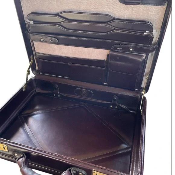 Vintage genuine Leather Briefcase old school Brown has lock hard case - Picture 5 of 10